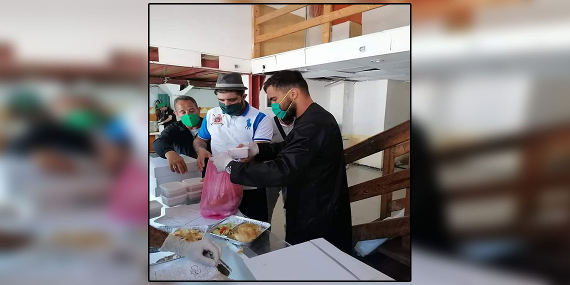 بن عيادة يشارك في تحضير وجبات الإفطار للأشخاص دون مأوى