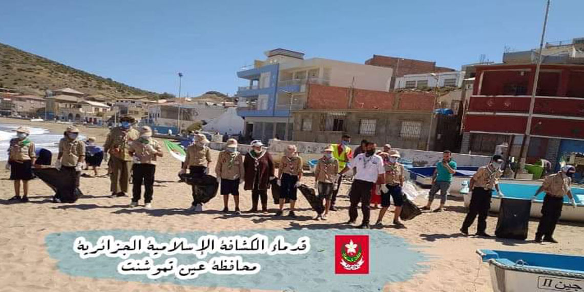 قدماء الكشافة الإسلامية في حملة لتنظيف شواطئ عين تموشنت