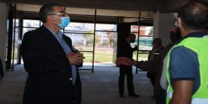 والي وهران في زيارته لمشروع مركز مكافحة السرطان 