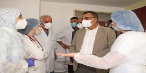 والي وهران في زيارته للأطقم الطبية بمستشفى النجمة