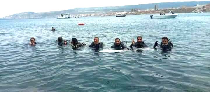 غواصين من المنتخب الوطني الجزائري للصيد تحت المائي
