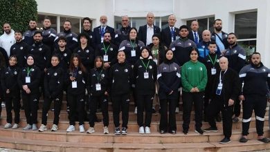 المنتخب الوطني الجزائري للحمل بالقوة والضغط على الصدر