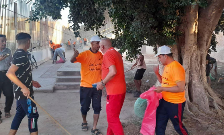 حملة نظافة كبرى لإعادة الإعتبار لملعب الشهيد والي محمد
