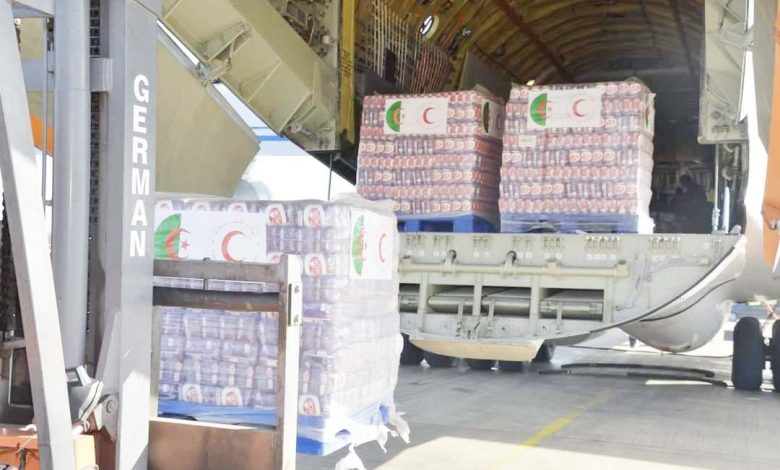 نقل 29 طن من المواد الغدائية والمساعدات إلى دولة مالي